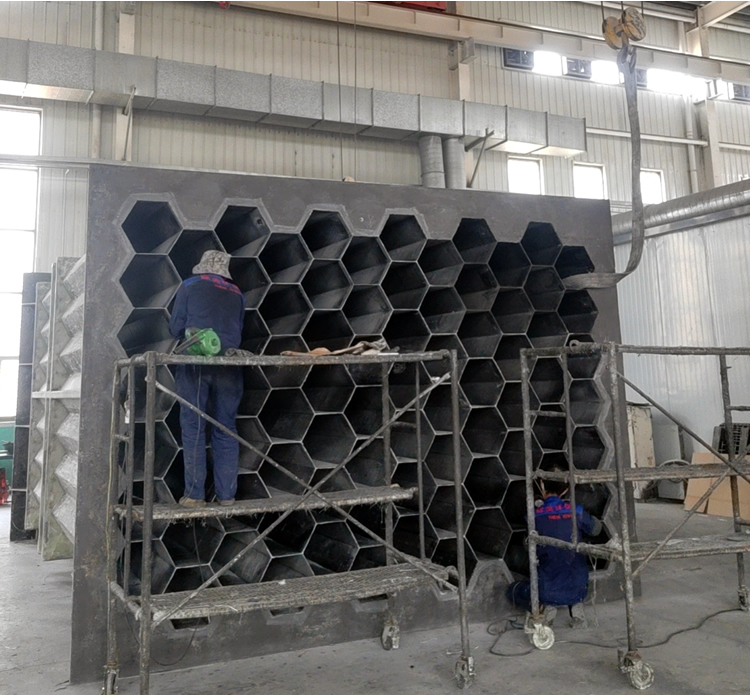 氫氰酸尾氣治理濕電除塵項(xiàng)目陽極管加工中